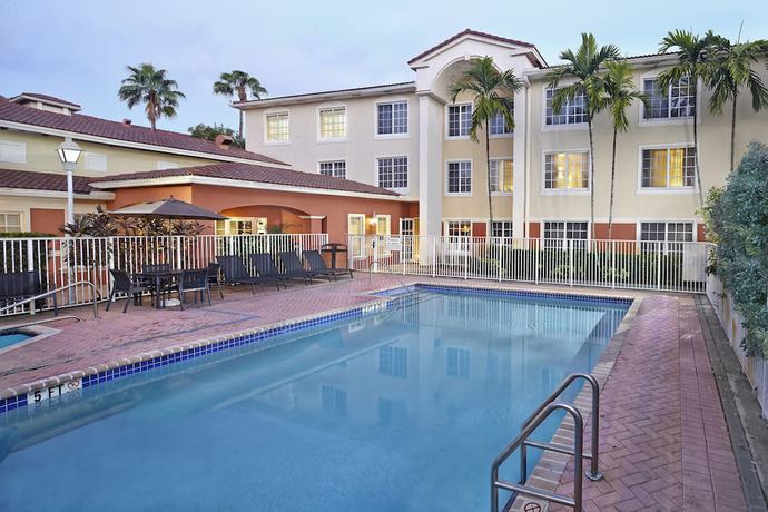 Imagen de la piscina del Hotel Residence Inn By Marriott Fort Lauderdale Weston. Foto 20