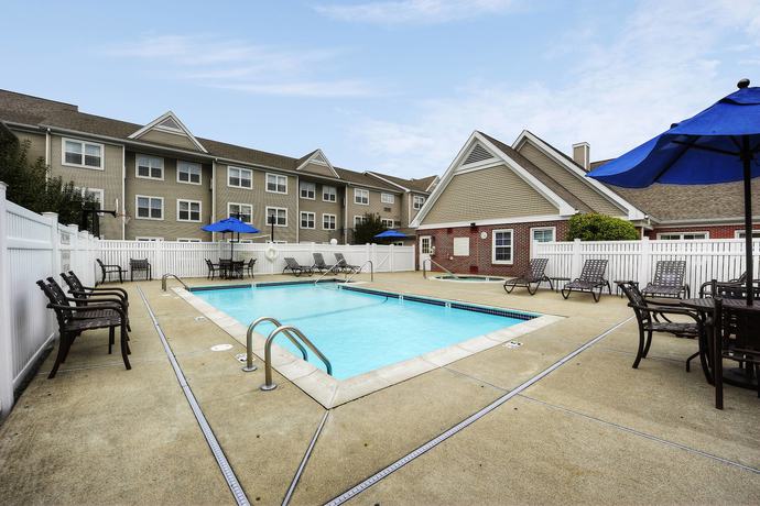 Imagen de la piscina del Hotel Residence Inn By Marriott Foxborough. Foto 10