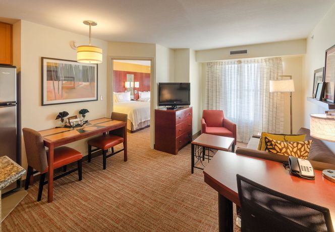 Imagen de la piscina del Hotel Residence Inn By Marriott Fredericksburg. Foto 14