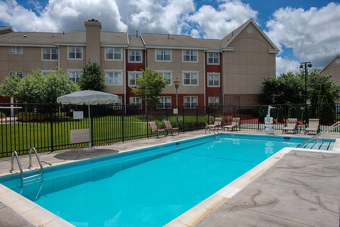 Imagen de la piscina del Hotel Residence Inn By Marriott Gaithersburg Washingtonian Center. Foto 19