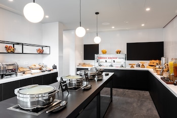 Imagen del bar/restaurante del Hotel Residence Inn By Marriott Ghent. Foto 4