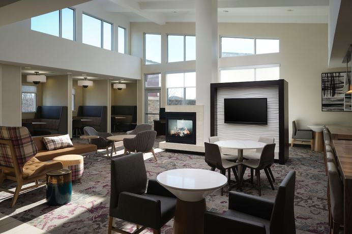 Imagen de los interiores del Hotel Residence Inn By Marriott Grand Rapids Airport. Foto 18