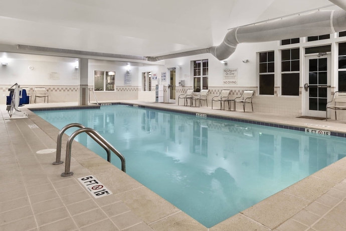 Imagen de la piscina del Hotel Residence Inn By Marriott Greensboro Airport. Foto 19