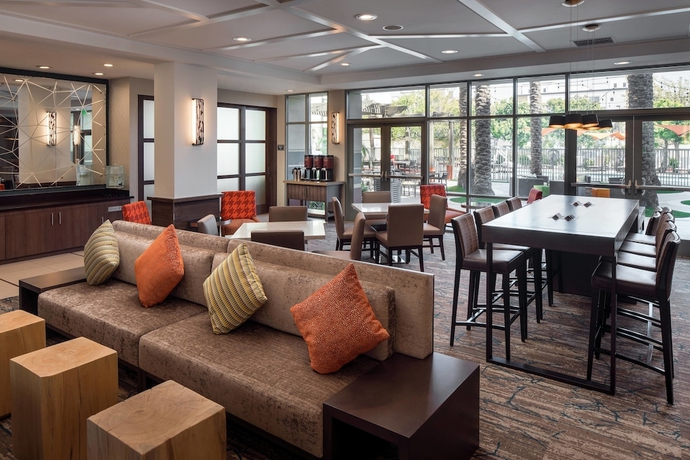 Imagen del bar/restaurante del Hotel Residence Inn By Marriott Irvine John Wayne Airport. Foto 4