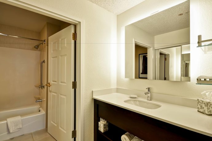 Imagen de la habitación del Hotel Residence Inn By Marriott Jacksonville Airport. Foto 8
