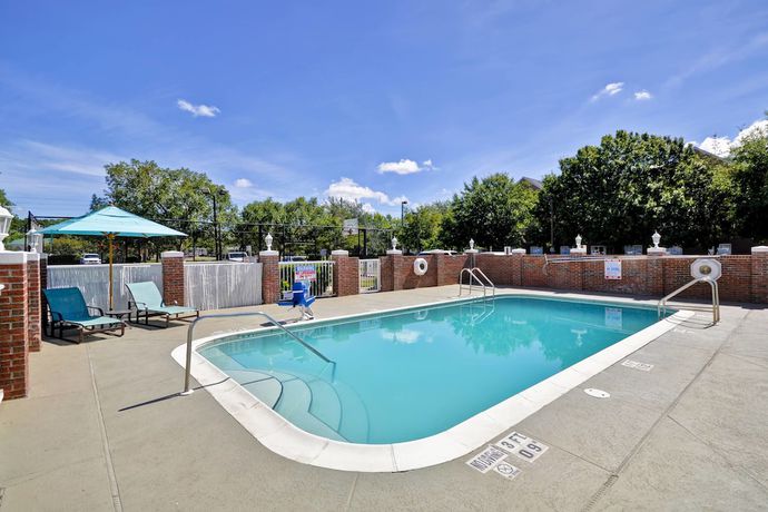 Imagen de la piscina del Hotel Residence Inn By Marriott Jacksonville Airport. Foto 20