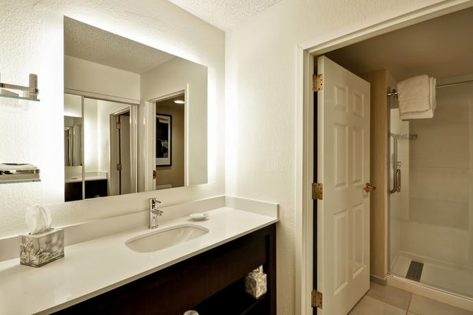 Imagen de la habitación del Hotel Residence Inn By Marriott Jacksonville Airport. Foto 15