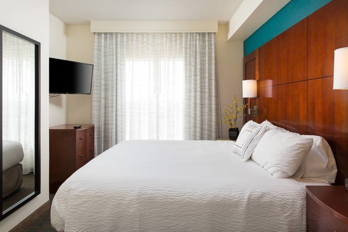 Imagen de la habitación del Hotel Residence Inn By Marriott Kansas City Airport. Foto 6