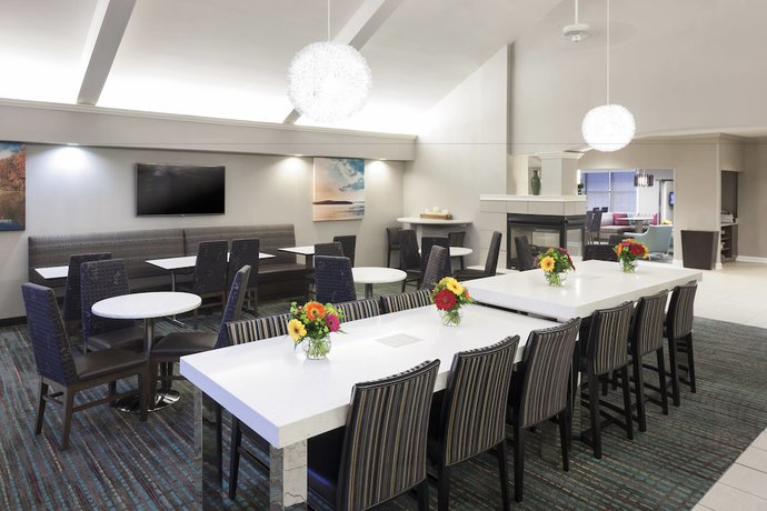 Imagen del bar/restaurante del Hotel Residence Inn By Marriott Kansas City Overland Park. Foto 2