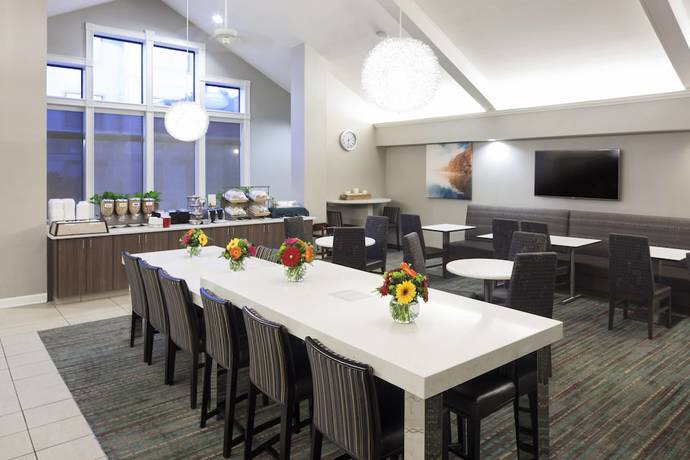 Imagen del bar/restaurante del Hotel Residence Inn By Marriott Kansas City Overland Park. Foto 3