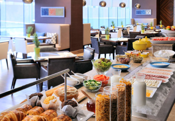 Imagen del bar/restaurante del Hotel Residence Inn By Marriott Kuwait City. Foto 5