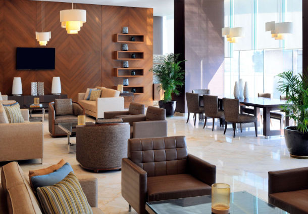 Imagen de los interiores del Hotel Residence Inn By Marriott Kuwait City. Foto 17