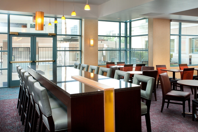 Imagen del bar/restaurante del Hotel Residence Inn By Marriott Las Vegas Hughes Center. Foto 3