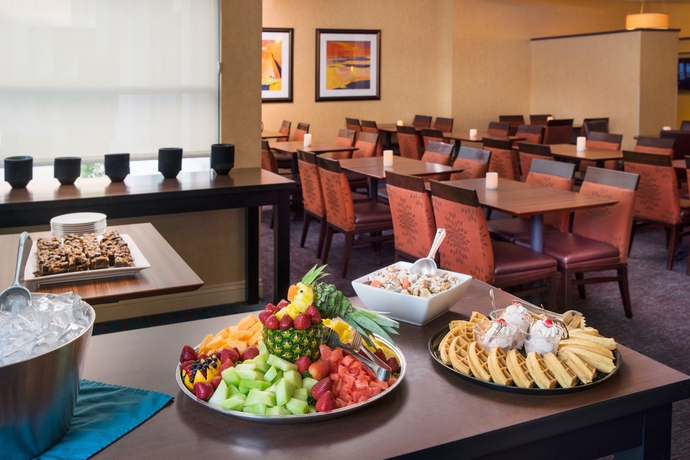 Imagen del bar/restaurante del Hotel Residence Inn By Marriott Las Vegas Hughes Center. Foto 4