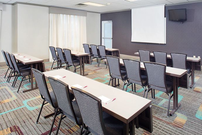 Imagen de los interiores del Hotel Residence Inn By Marriott Livonia. Foto 10