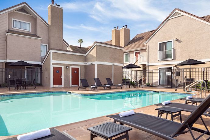 Imagen de la piscina del Hotel Residence Inn By Marriott Long Beach. Foto 20