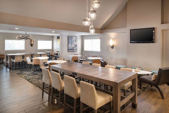 Imagen del bar/restaurante del Hotel Residence Inn By Marriott Long Beach. Foto 3