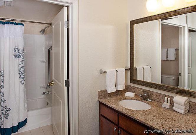 Imagen de los interiores del Hotel Residence Inn By Marriott Long Island Holtsville. Foto 16
