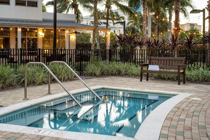 Imagen de la piscina del Hotel Residence Inn By Marriott Miami Airport. Foto 19