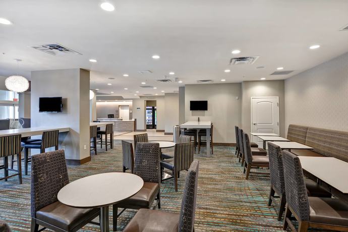 Imagen del bar/restaurante del Hotel Residence Inn By Marriott Milwaukee North/glendale. Foto 5