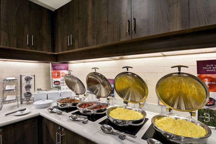 Imagen del bar/restaurante del Hotel Residence Inn By Marriott Milwaukee North/glendale. Foto 7