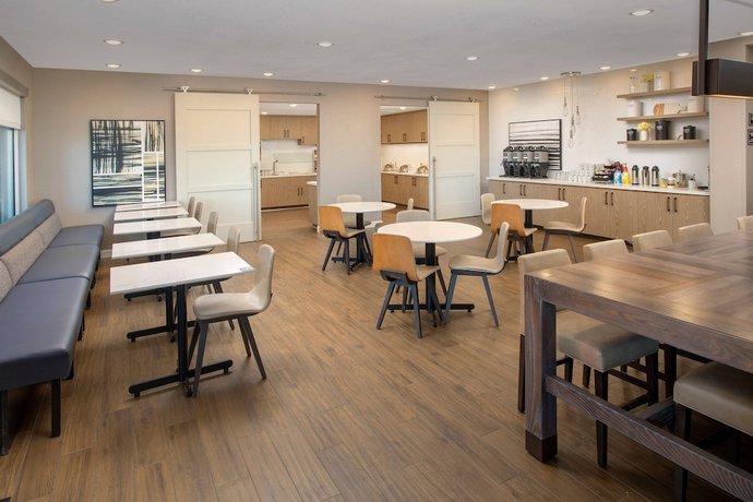 Imagen del bar/restaurante del Hotel Residence Inn By Marriott Modesto North. Foto 8