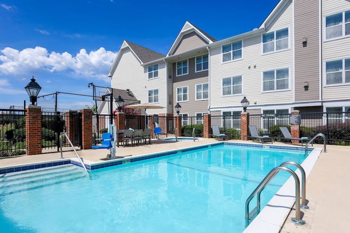 Imagen de la piscina del Hotel Residence Inn By Marriott Monroe. Foto 11