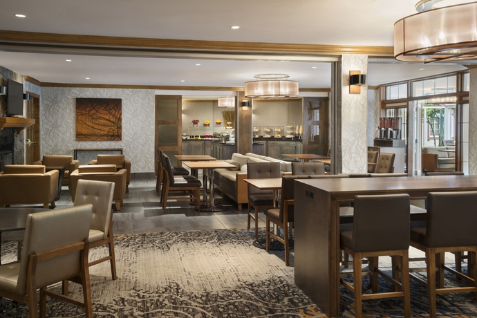 Imagen del bar/restaurante del Hotel Residence Inn By Marriott Mont Tremblant Manoir Labelle. Foto 2