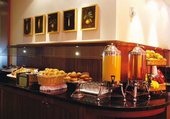 Imagen del bar/restaurante del Hotel Residence Inn By Marriott Montreal Westmount. Foto 4