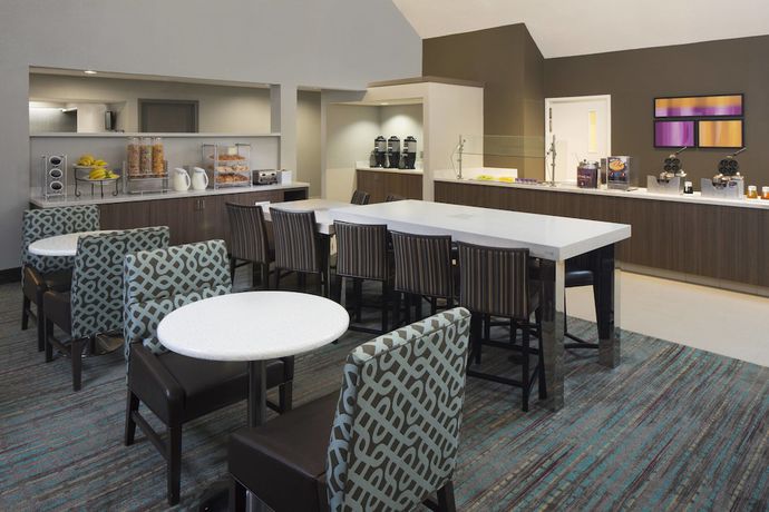 Imagen del bar/restaurante del Hotel Residence Inn By Marriott Nashville Airport. Foto 4