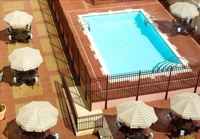 Imagen de la piscina del Hotel Residence Inn By Marriott New Rochelle. Foto 19