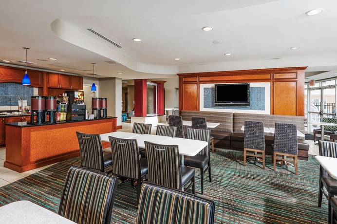 Imagen del bar/restaurante del Hotel Residence Inn By Marriott Orlando Airport. Foto 1