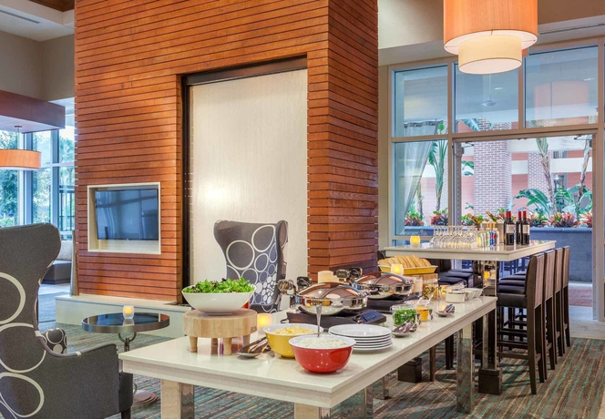 Imagen del bar/restaurante del Hotel Residence Inn By Marriott Orlando Downtown. Foto 5