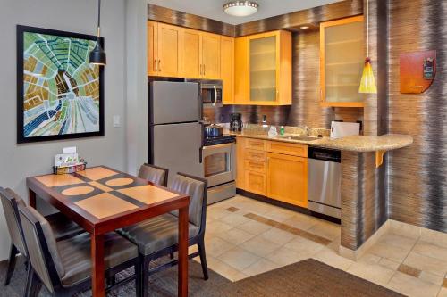 Imagen de la habitación del Hotel Residence Inn By Marriott Orlando Lake Mary. Foto 16