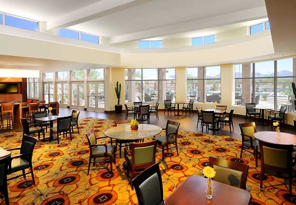 Imagen del bar/restaurante del Hotel Residence Inn By Marriott Phoenix Desert View At Mayo Clinic. Foto 3