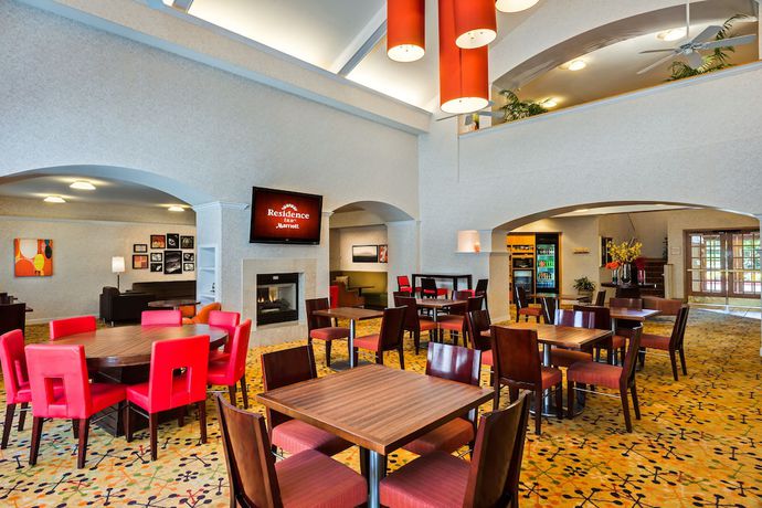 Imagen del bar/restaurante del Hotel Residence Inn By Marriott Pleasanton. Foto 2