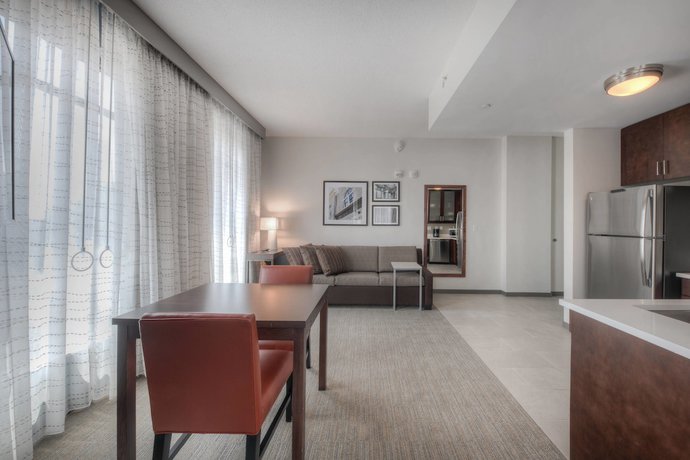 Imagen de los interiores del Hotel Residence Inn By Marriott Raleigh Downtown. Foto 17