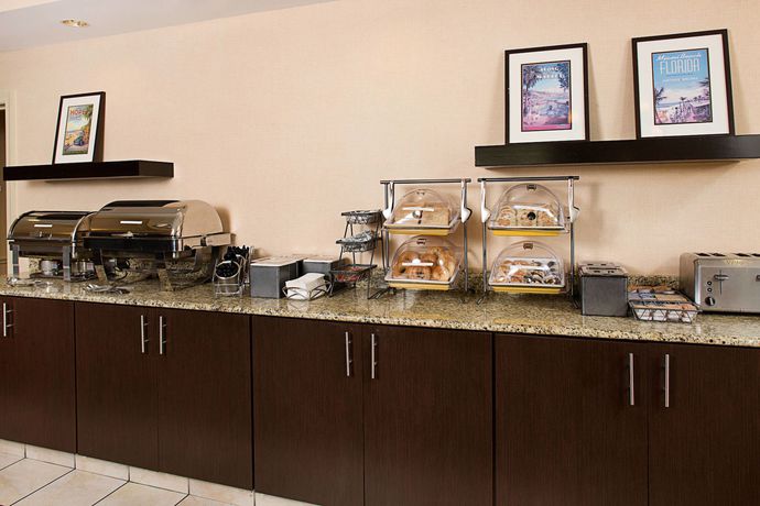Imagen del bar/restaurante del Hotel Residence Inn By Marriott Richmond Northwest. Foto 7