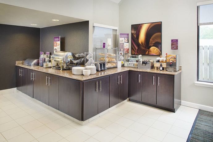 Imagen del bar/restaurante del Hotel Residence Inn By Marriott Richmond West End. Foto 12