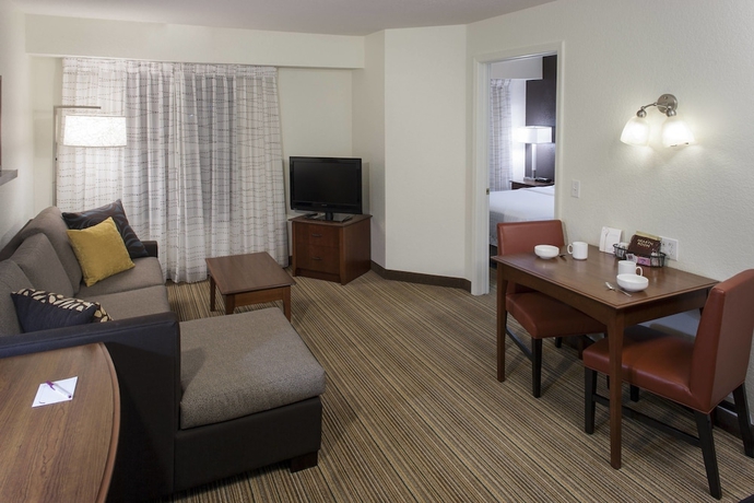 Imagen de la habitación del Hotel Residence Inn By Marriott Rogers. Foto 14