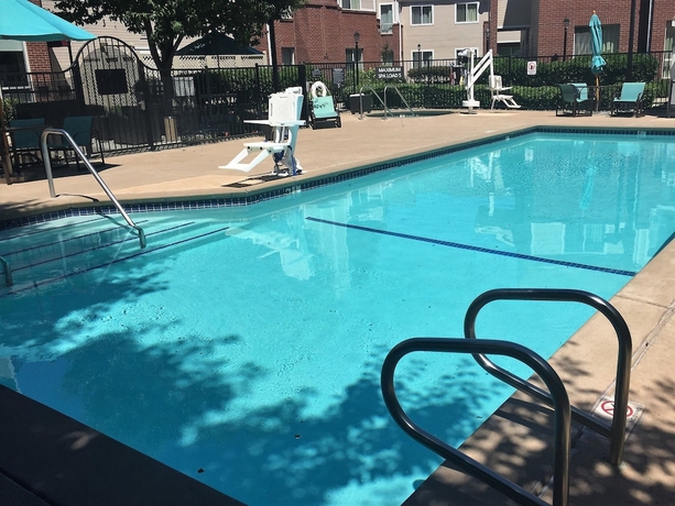 Imagen de la piscina del Hotel Residence Inn By Marriott Sacramento Airport Natomas. Foto 18