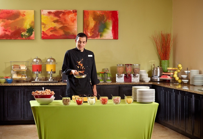 Imagen del bar/restaurante del Hotel Residence Inn By Marriott San Jose Escazu. Foto 2