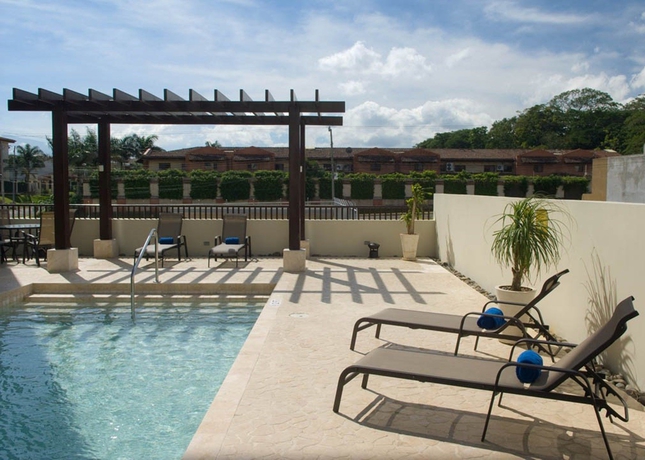 Imagen de la piscina del Hotel Residence Inn By Marriott San Jose Escazu. Foto 16