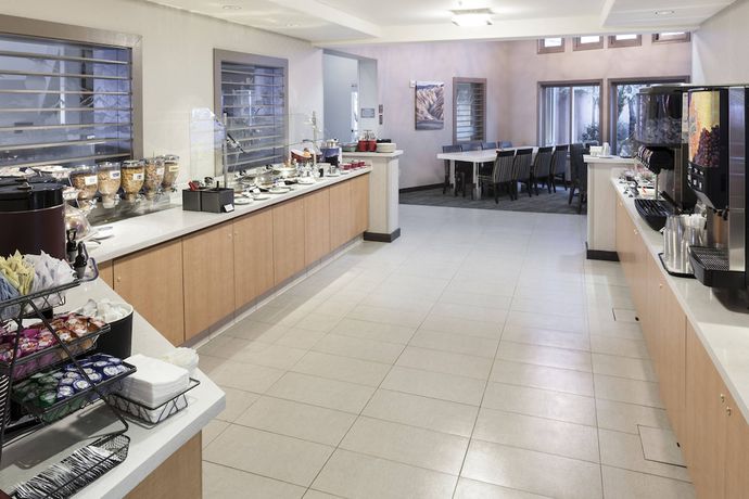 Imagen del bar/restaurante del Hotel Residence Inn By Marriott Santa Clarita Valencia. Foto 3