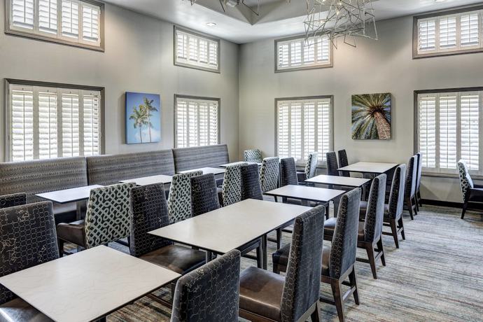 Imagen del bar/restaurante del Hotel Residence Inn By Marriott Santa Clarita Valencia. Foto 4