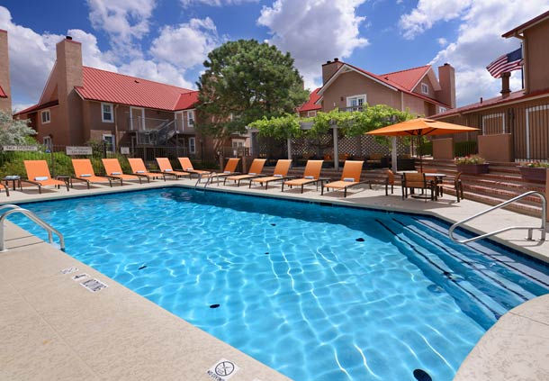 Imagen de la piscina del Hotel Residence Inn By Marriott Santa Fe. Foto 10