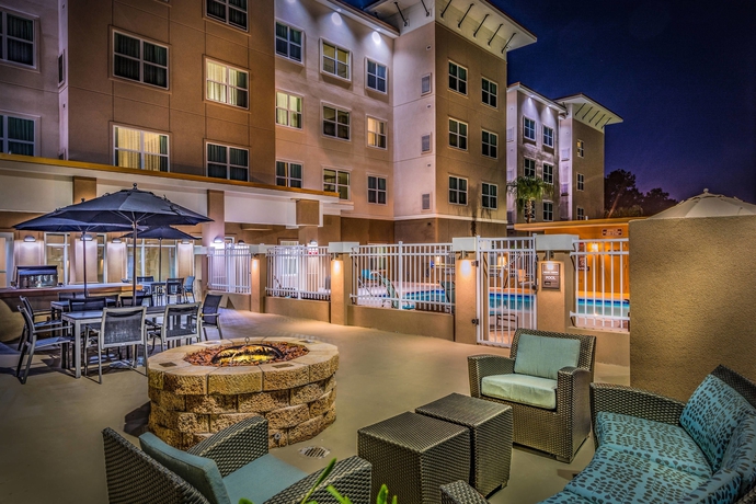 Imagen del bar/restaurante del Hotel Residence Inn By Marriott Savannah Airport. Foto 4