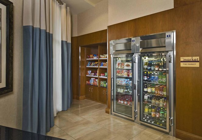 Imagen del bar/restaurante del Hotel Residence Inn By Marriott Springfield Old Keene Mill. Foto 3