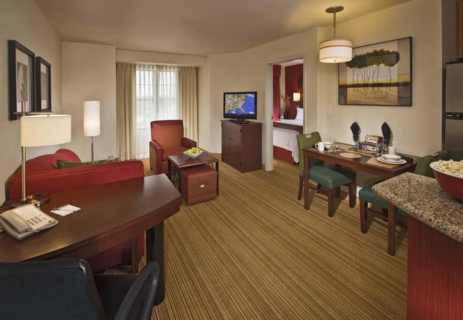 Imagen del bar/restaurante del Hotel Residence Inn By Marriott Springfield Old Keene Mill. Foto 4