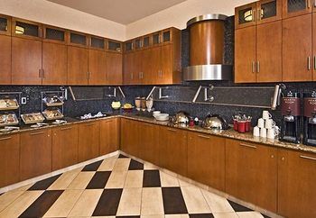 Imagen del bar/restaurante del Hotel Residence Inn By Marriott Springfield Old Keene Mill. Foto 7